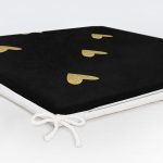 - Frm-7116-Siyah-Zeminde-Gold-Puantiyeli-Dijital-Baskili-Modern-Fermuarli-Sandalye-Minderi-5 - Realhomes Siyah Zeminde Gold Puantiyeli Dijital Baskılı Modern Fermuarlı Sandalye Minderi Realhomes