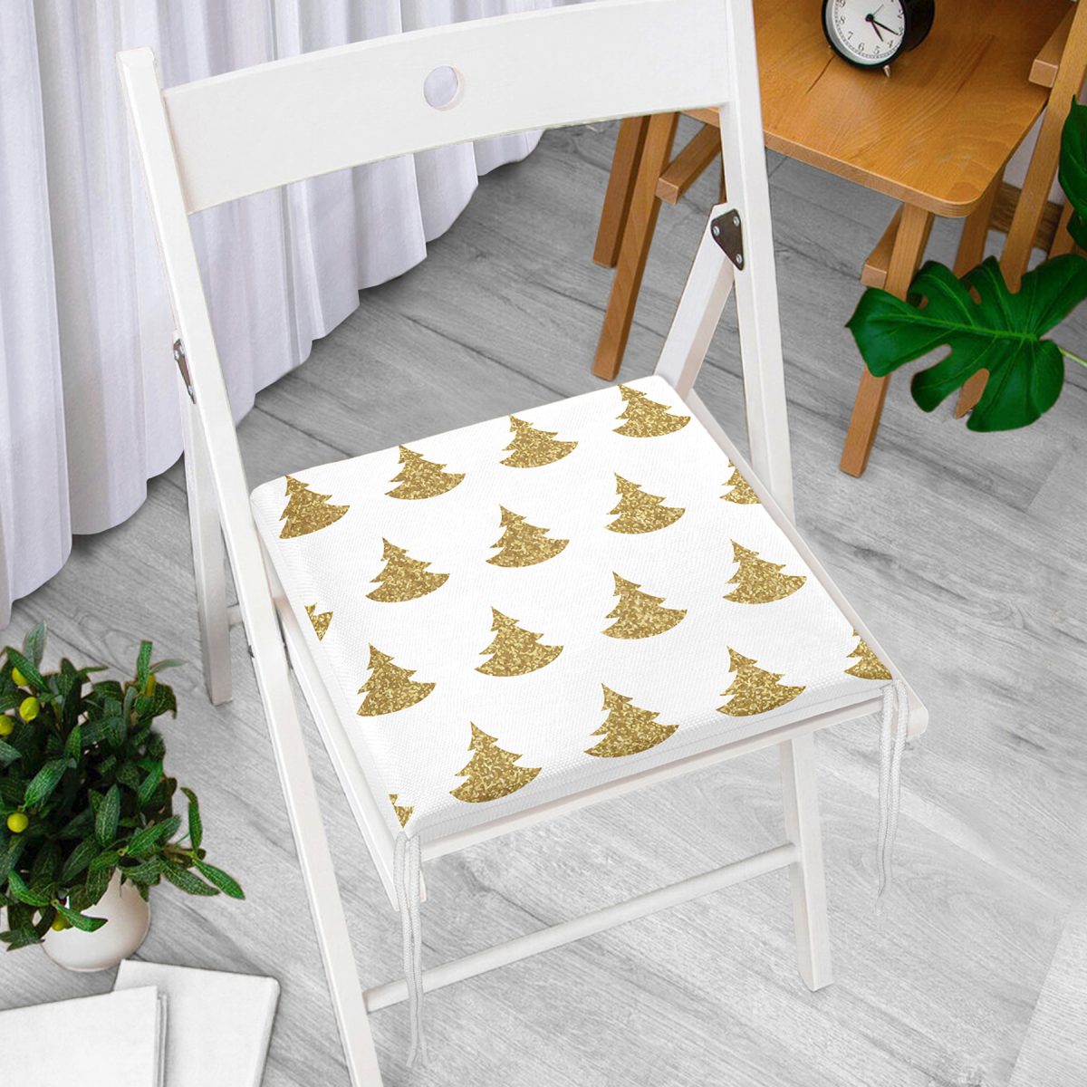 Beyaz Zeminde Gold Renkli Çam Ağacı Desenli Dijital Baskılı Modern Fermuarlı Sandalye Minderi Realhomes