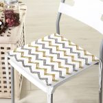 - Frm-7156-Beyaz-Zeminde-Gold-Ve-Siyah-Cizgili-Dijital-Baskili-Modern-Fermuarli-Sandalye-Minderi - Realhomes Beyaz Zeminde Gold Ve Siyah Çizgili Dijital Baskılı Modern Fermuarlı Sandalye Minderi Realhomes