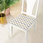 - Frm-7156-Beyaz-Zeminde-Gold-Ve-Siyah-Cizgili-Dijital-Baskili-Modern-Fermuarli-Sandalye-Minderi-3 - Realhomes Beyaz Zeminde Gold Ve Siyah Çizgili Dijital Baskılı Modern Fermuarlı Sandalye Minderi Realhomes