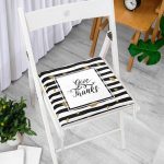 - Frm-7170-Siyah-Beyaz-Zeminde-Gold-Yaprakli-Thanks-Yazili-Dijital-Baskili-Modern-Fermuarli-Sandalye-Minderi-2 - Realhomes Siyah Beyaz Zeminde Gold Yapraklı Thanks Yazılı Dijital Baskılı Modern Fermuarlı Sandalye Minderi Realhomes