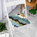 - Frm-7173-Siyah-Beyaz-Zeminde-Gold-Detayli-Renkli-Cizim-Dijital-Baskili-Modern-Fermuarli-Sandalye-Minderi-2 - Realhomes Siyah Beyaz Zeminde Gold Detaylı Renkli Çizim Dijital Baskılı Modern Fermuarlı Sandalye Minderi Realhomes