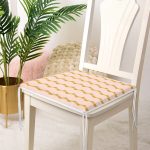 Pudra Zeminde Gold Renkli Zikzak Desenli Dijital Baskılı Modern Fermuarlı Sandalye Minderi Realhomes