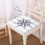 - Frm-7202-Gri-Beyaz-Zeminde-Pusula-Desenli-Dijital-Baskili-Modern-Fermuarli-Sandalye-Minderi - Realhomes Gri Beyaz Zeminde Pusula Desenli Dijital Baskılı Modern Fermuarlı Sandalye Minderi Realhomes