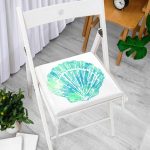 - Frm-7230-Beyaz-Zeminde-Yesil-Renkli-Deniz-Kabugu-Desenli-Dijital-Baskili-Modern-Fermuarli-Sandalye-Minderi-2 - Realhomes Beyaz Zeminde Yeşil Renkli Deniz Kabuğu Desenli Dijital Baskılı Modern Fermuarlı Sandalye Minderi Realhomes