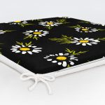 - Frm-7311-Siyah-Zemin-Uzerinde-Papatya-Desenli-Dijital-Baskili-Modern-Fermuarli-Sandalye-Minderi-5 - Realhomes Siyah Zemin Üzerinde Papatya Desenli Dijital Baskılı Modern Fermuarlı Sandalye Minderi Realhomes