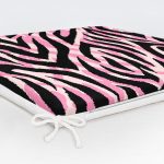 - Frm-7365-Siyah-Zemin-Uzerinde-Pembe-Renkli-Cizim-Dijital-Baskili-Modern-Fermuarli-Sandalye-Minderi-5 - Realhomes Siyah Zemin Üzerinde Pembe Renkli Çizim Dijital Baskılı Modern Fermuarlı Sandalye Minderi Realhomes