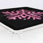 - Frm-7522-Siyah-Zeminli-Pembe-Renkli-Kar-tanesi-Desenli-Dijital-Baskili-Modern-Fermuarli-Sandalye-Minderi-5 - Realhomes Siyah Zeminli Pembe Renkli Kar tanesi Desenli Dijital Baskılı Modern Fermuarlı Sandalye Minderi Realhomes