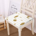 - Frm-7555-Beyaz-Zemin-Uzerinde-Gold-Renkli-Yilbasi-Temali-Dijital-Baskili-Modern-Fermuarli-Sandalye-Minderi - Realhomes Beyaz Zemin Üzerinde Gold Renkli Yılbaşı Temalı Dijital Baskılı Modern Fermuarlı Sandalye Minderi Realhomes