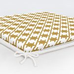 Beyaz Zemin Üzerinde Gold Renkli Geometrik Çizimli Dijital Baskılı Modern Fermuarlı Sandalye Minderi Realhomes