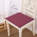 - Frm-7627-Lacivert-Zemin-Uzerinde-Bordo-Renkli-Geometrik-Cizimli-Dijital-Baskili-Modern-Fermuarli-Sandalye-Minderi - Realhomes Lacivert Zemin Üzerinde Bordo Renkli Geometrik Çizimli Dijital Baskılı Modern Fermuarlı Sandalye Minderi Realhomes