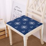 - Frm-7629-Lacivert-Zemin-Uzerinde-Modern-Pusula-Desenli-Dijital-Baskili-Modern-Fermuarli-Sandalye-Minderi - Realhomes Lacivert Zemin Üzerinde Modern Pusula Desenli Dijital Baskılı Modern Fermuarlı Sandalye Minderi Realhomes