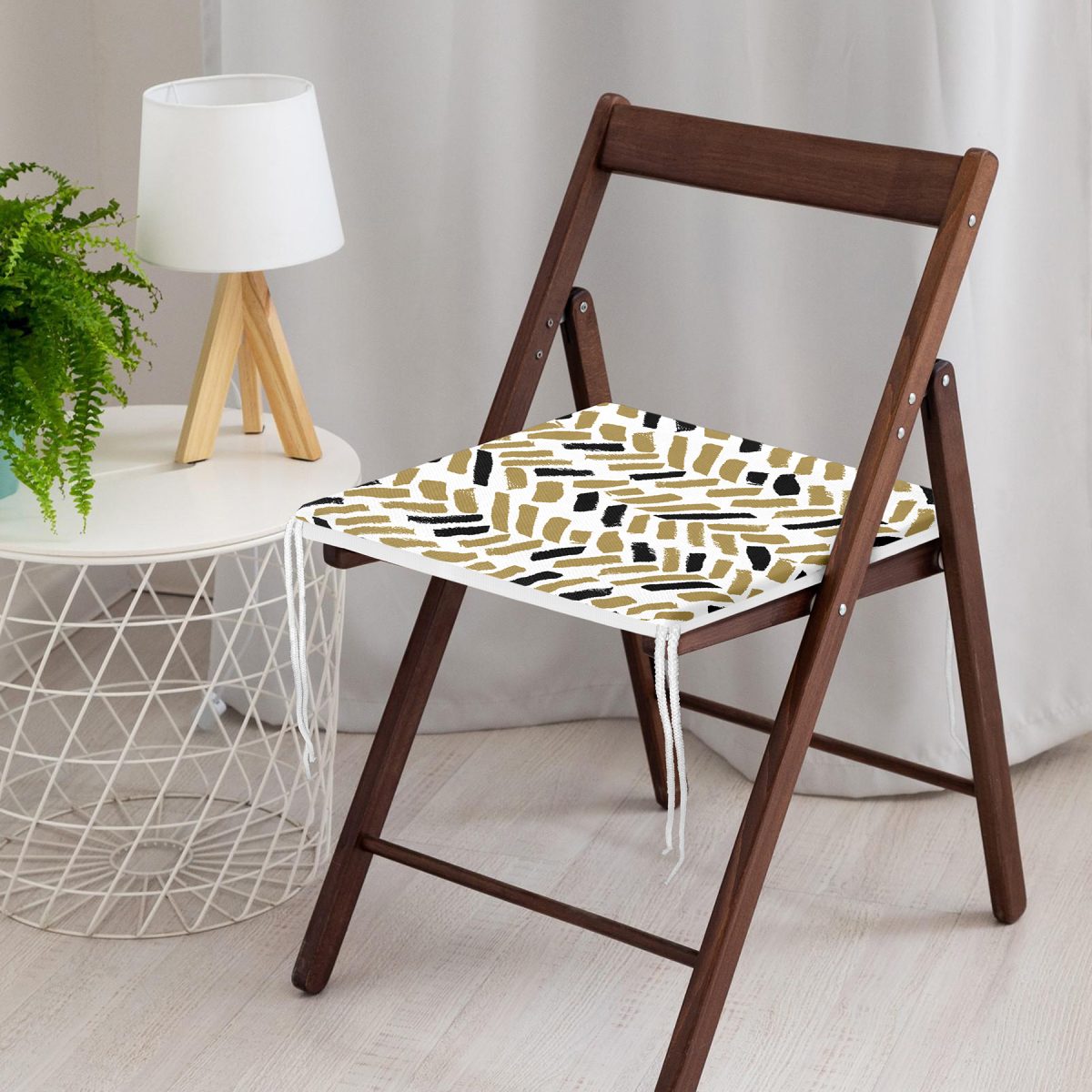 Beyaz Zemin Üzerinde Renkli Geometrik Çizimli Dijital Baskılı Modern Fermuarlı Sandalye Minderi Realhomes