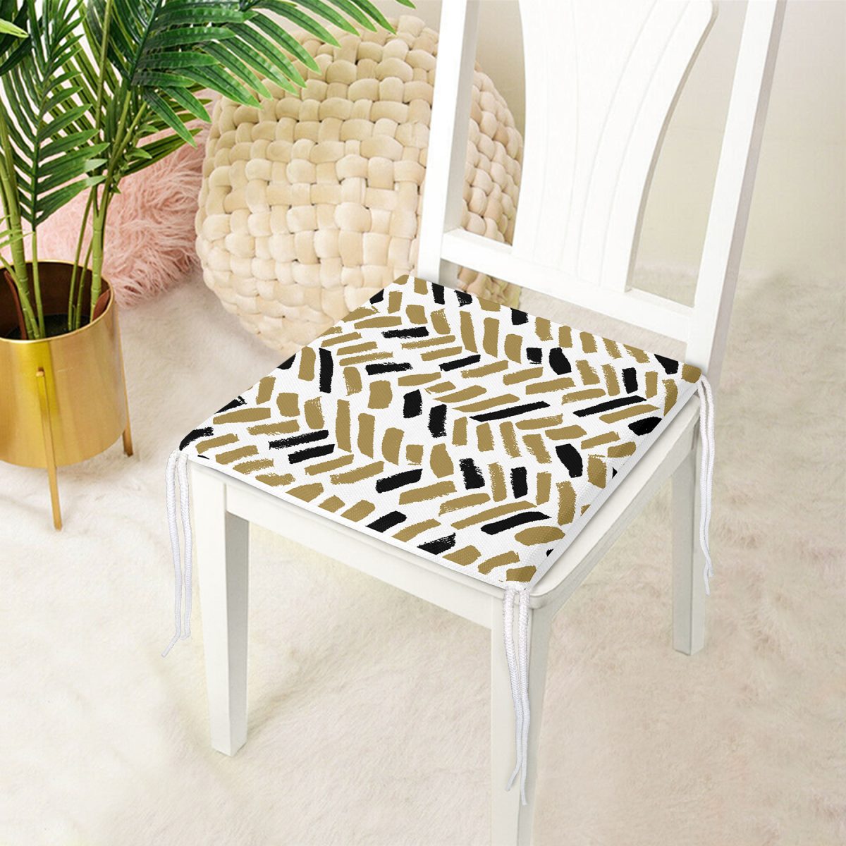 Beyaz Zemin Üzerinde Renkli Geometrik Çizimli Dijital Baskılı Modern Fermuarlı Sandalye Minderi Realhomes
