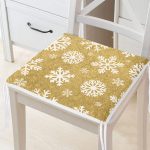 - Frm-7708-Gold-Zemin-Uzerinde-Beyaz-Renkli-Kar-tanesi-Desenli-Dijital-Baskili-Modern-Fermuarli-Sandalye-Minderi - Realhomes Gold Zemin Üzerinde Beyaz Renkli Kar tanesi Desenli Dijital Baskılı Modern Fermuarlı Sandalye Minderi Realhomes