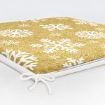 - Frm-7708-Gold-Zemin-Uzerinde-Beyaz-Renkli-Kar-tanesi-Desenli-Dijital-Baskili-Modern-Fermuarli-Sandalye-Minderi-5 - Realhomes Gold Zemin Üzerinde Beyaz Renkli Kar tanesi Desenli Dijital Baskılı Modern Fermuarlı Sandalye Minderi Realhomes