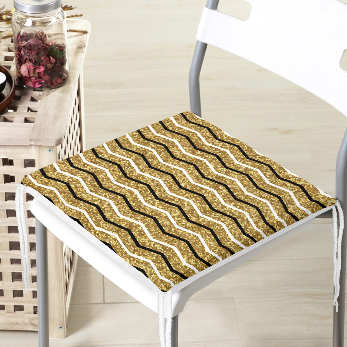 Gold Zemin Üzerinde Modern Renkli Zikzak Desenli Dijital Baskılı Modern Fermuarlı Sandalye Minderi Realhomes