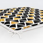 - Frm-7866-Siyah-Zemin-Uzerinde-Gold-Detayli-Geometrik-Desenli-Dijital-Baskili-Modern-Fermuarli-Sandalye-Minderi-5 - Realhomes Siyah Zemin Üzerinde Gold Detaylı Geometrik Desenli Dijital Baskılı Modern Fermuarlı Sandalye Minderi Realhomes