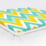 Renkli Zemin Üzerinde Geometrik Zikzak Desenli Dijital Baskılı Modern Fermuarlı Sandalye Minderi Realhomes