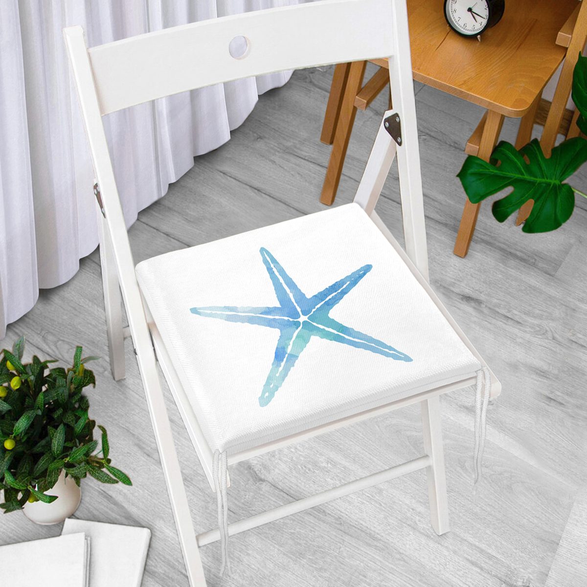 Beyaz Zemin Üzerinde Renkli Deniz Atı Desenli Dijital Baskılı Modern Fermuarlı Sandalye Minderi Realhomes
