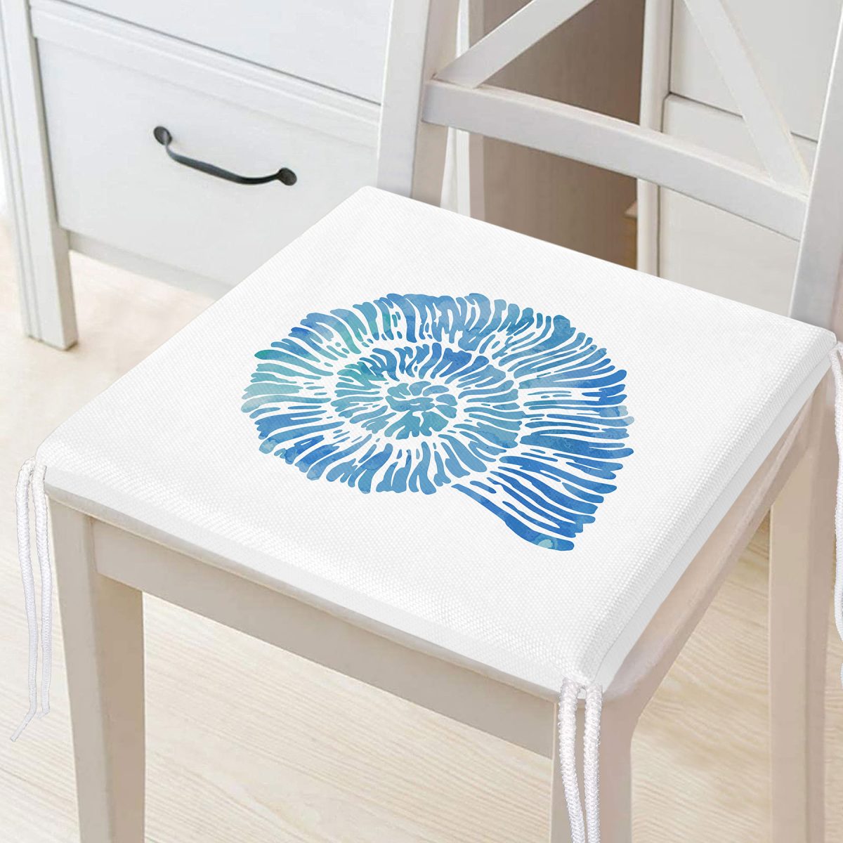 Beyaz Zemin Üzerinde Renkli Deniz Kabuğu Desenli Dijital Baskılı Modern Fermuarlı Sandalye Minderi Realhomes
