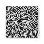 - Frm-8039-Siyah-Zemin-Uzerinde-Beyaz-Geometrik-Desenli-Dijital-Baskili-Modern-Fermuarli-Sandalye-Minderi-4 - Realhomes Siyah Zemin Üzerinde Beyaz Geometrik Desenli Dijital Baskılı Modern Fermuarlı Sandalye Minderi Realhomes