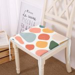 - Frm-8159-Beyaz-Zemin-Uzerinde-Geometrik-Desenli-Dijital-Baskili-Modern-Fermuarli-Sandalye-Minderi - Realhomes Beyaz Zemin Üzerinde Geometrik Desenli Dijital Baskılı Modern Fermuarlı Sandalye Minderi Realhomes