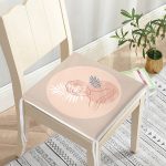 - Frm-8171-Pastel-Zemin-Uzerinde-Antik-Desenli-Dijital-Baskili-Modern-Fermuarli-Sandalye-Minderi-2 - Realhomes Pastel Zemin Üzerinde Antik Desenli Dijital Baskılı Modern Fermuarlı Sandalye Minderi Realhomes