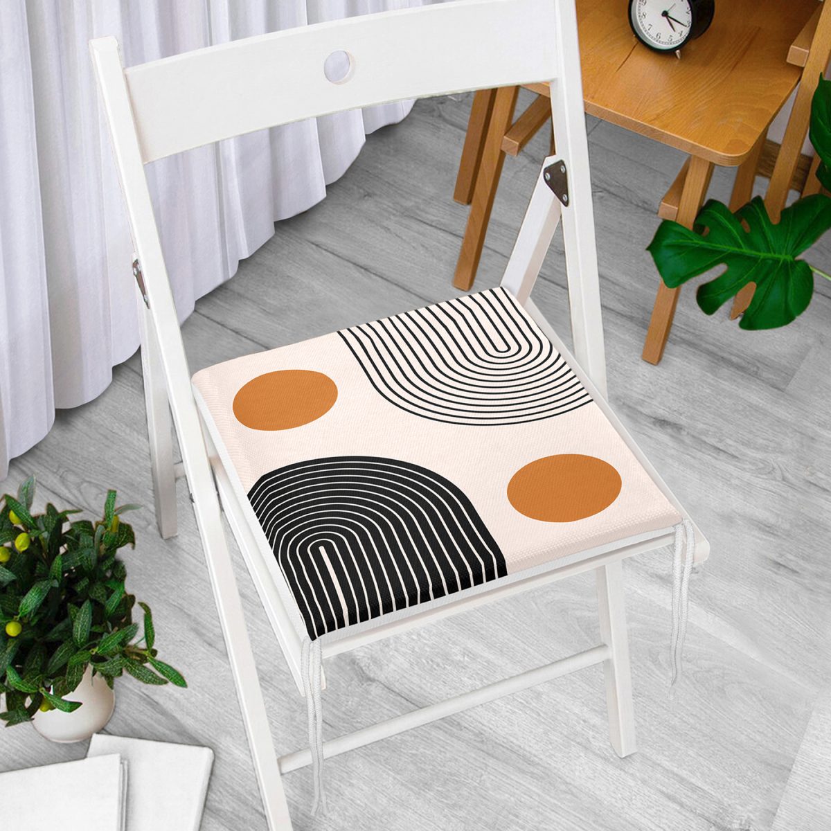 Renkli Zemin Üzerinde Geometrik Desenli Dijital Baskılı Modern Fermuarlı Sandalye Minderi Realhomes