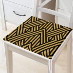 - Frm-8203-Gold-Zemin-Uzerinde-Siyah-Geometrik-Desenli-Dijital-Baskili-Modern-Fermuarli-Sandalye-Minderi - Realhomes Gold Zemin Üzerinde Siyah Geometrik Desenli Dijital Baskılı Modern Fermuarlı Sandalye Minderi Realhomes