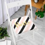 Beyaz Zeminde Renkli Yatay Çizgili Gold Detaylı Hello Yazılı Dijital Baskılı Modern Fermuarlı Sandalye Minderi Realhomes