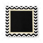 - Frm-8251-Beyaz-Zemin-Uzerinde-Gold-Detayli-Siyah-Zikzak-Desenli-Dijital-Baskili-Modern-Fermuarli-Sandalye-Minderi-4 - Realhomes Beyaz Zemin Üzerinde Gold Detaylı Siyah Zikzak Desenli Dijital Baskılı Modern Fermuarlı Sandalye Minderi Realhomes