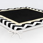 - Frm-8251-Beyaz-Zemin-Uzerinde-Gold-Detayli-Siyah-Zikzak-Desenli-Dijital-Baskili-Modern-Fermuarli-Sandalye-Minderi-5 - Realhomes Beyaz Zemin Üzerinde Gold Detaylı Siyah Zikzak Desenli Dijital Baskılı Modern Fermuarlı Sandalye Minderi Realhomes