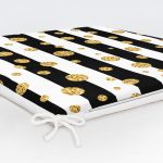 - Frm-8282-Beyaz-Zeminde-Siyah-Cizgili-Gold-Detayli-Puantiyeli-Dijital-Baskili-Modern-Fermuarli-Sandalye-Minderi-5 - Realhomes Beyaz Zeminde Siyah Çizgili Gold Detaylı Puantiyeli Dijital Baskılı Modern Fermuarlı Sandalye Minderi Realhomes