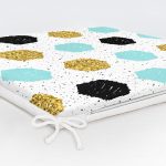 - Frm-8289-Beyaz-Zemin-Uzerinde-Gold-Detayli-Geometrik-Desenli-Dijital-Baskili-Modern-Fermuarli-Sandalye-Minderi-5 - Realhomes Beyaz Zemin Üzerinde Gold Detaylı Geometrik Desenli Dijital Baskılı Modern Fermuarlı Sandalye Minderi Realhomes