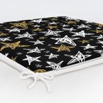 - Frm-8297-Siyah-Zemin-Uzerinde-Gold-Detayli-Beyaz-Yildiz-Desenli-Dijital-Baskili-Modern-Fermuarli-Sandalye-Minderi-5 - Realhomes Siyah Zemin Üzerinde Gold Detaylı Beyaz Yıldız Desenli Dijital Baskılı Modern Fermuarlı Sandalye Minderi Realhomes