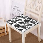 - Frm-8318-Beyaz-Zemin-Uzerinde-Siyah-Yaprak-Desenli-Dijital-Baskili-Modern-Fermuarli-Sandalye-Minderi - Realhomes  Beyaz Zemin Üzerinde Siyah Yaprak Desenli Dijital Baskılı Modern Fermuarlı Sandalye Minderi Realhomes