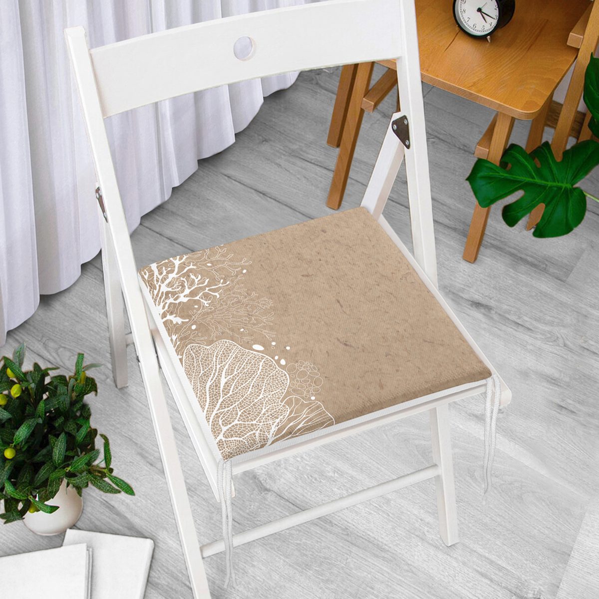Renkli Zemin Üzerinde Beyaz Yaprak Desenli Dijital Baskılı Modern Fermuarlı Sandalye Minderi Realhomes