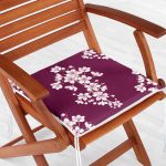 - Frm-8368-Bordo-Zemin-Uzerinde-Beyaz-Renkli-Cicek-Desenli-Dijital-Baskili-Modern-Fermuarli-Sandalye-Minderi-1 - Realhomes Bordo Zemin Üzerinde Beyaz Renkli Çiçek Desenli Dijital Baskılı Modern Fermuarlı Sandalye Minderi Realhomes