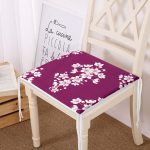 - Frm-8368-Bordo-Zemin-Uzerinde-Beyaz-Renkli-Cicek-Desenli-Dijital-Baskili-Modern-Fermuarli-Sandalye-Minderi - Realhomes Bordo Zemin Üzerinde Beyaz Renkli Çiçek Desenli Dijital Baskılı Modern Fermuarlı Sandalye Minderi Realhomes