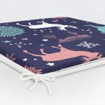 - Frm-8397-Renkli-Zemin-Uzerinde-Geyik-Desenli-Dijital-Baskili-Modern-Fermuarli-Sandalye-Minderi-5 - Realhomes Renkli Zemin Üzerinde Geyik Desenli Dijital Baskılı Modern Fermuarlı Sandalye Minderi Realhomes