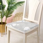 - Frm-8450-Gri-Zemin-Uzerinde-Beyaz-Yaprak-Desenli-Dijital-Baskili-Modern-Fermuarli-Sandalye-Minderi-3 - Realhomes Gri Zemin Üzerinde Beyaz Yaprak Desenli Dijital Baskılı Modern Fermuarlı Sandalye Minderi Realhomes