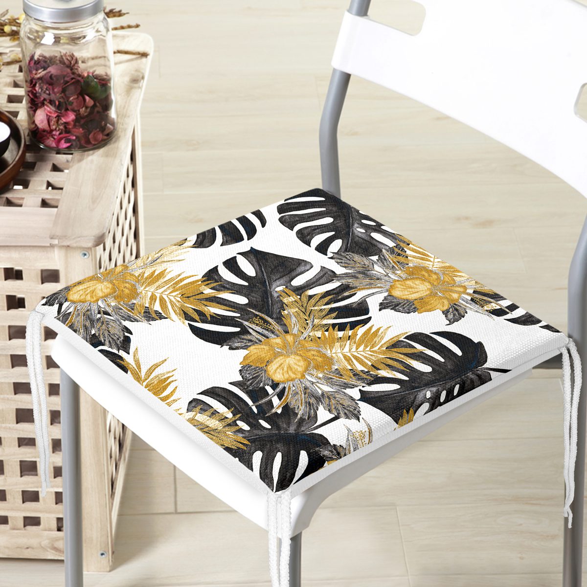 Beyaz Zemin Üzerinde Gold Detaylı Siyah Yaprak Desenli Dijital Baskılı Modern Fermuarlı Sandalye Minderi Realhomes