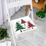 - Frm-8613-Beyaz-Zemin-Uzerinde-Ekose-Desenli-Cam-Agaci-Motifli-Dijital-Baskili-Modern-Fermuarli-Sandalye-Minderi-1 - Realhomes Beyaz Zemin Üzerinde Ekose Desenli Çam Ağacı Motifli Dijital Baskılı Modern Fermuarlı Sandalye Minderi Realhomes