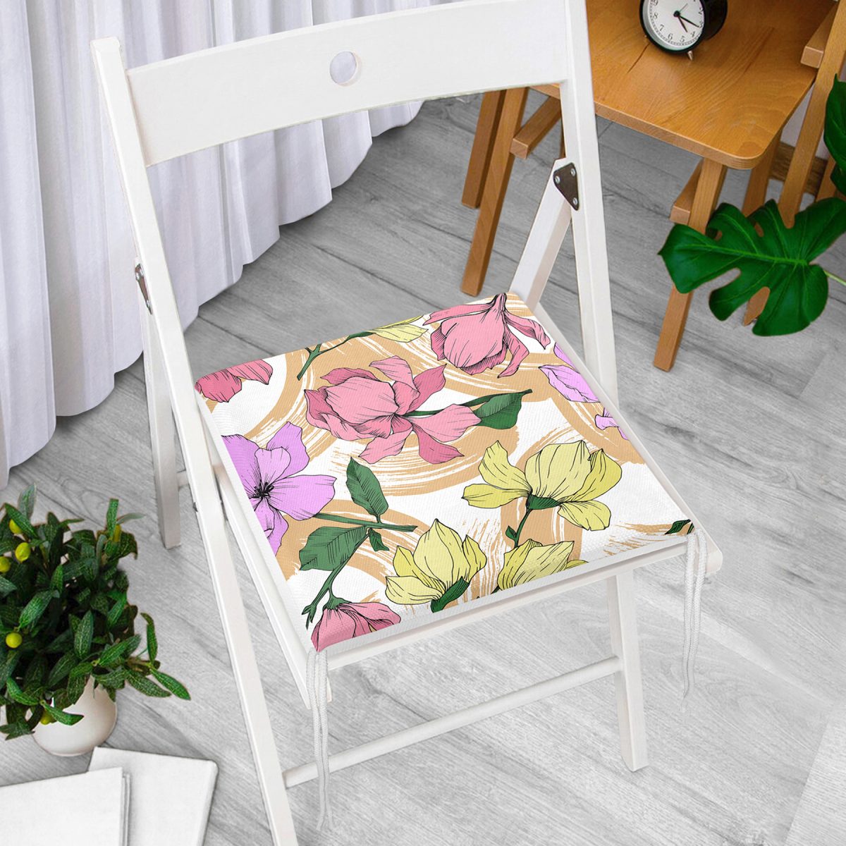 Beyaz Zemin Üzerinde Çiçek Desenli Dijital Baskılı Modern Fermuarlı Sandalye Minderi Realhomes