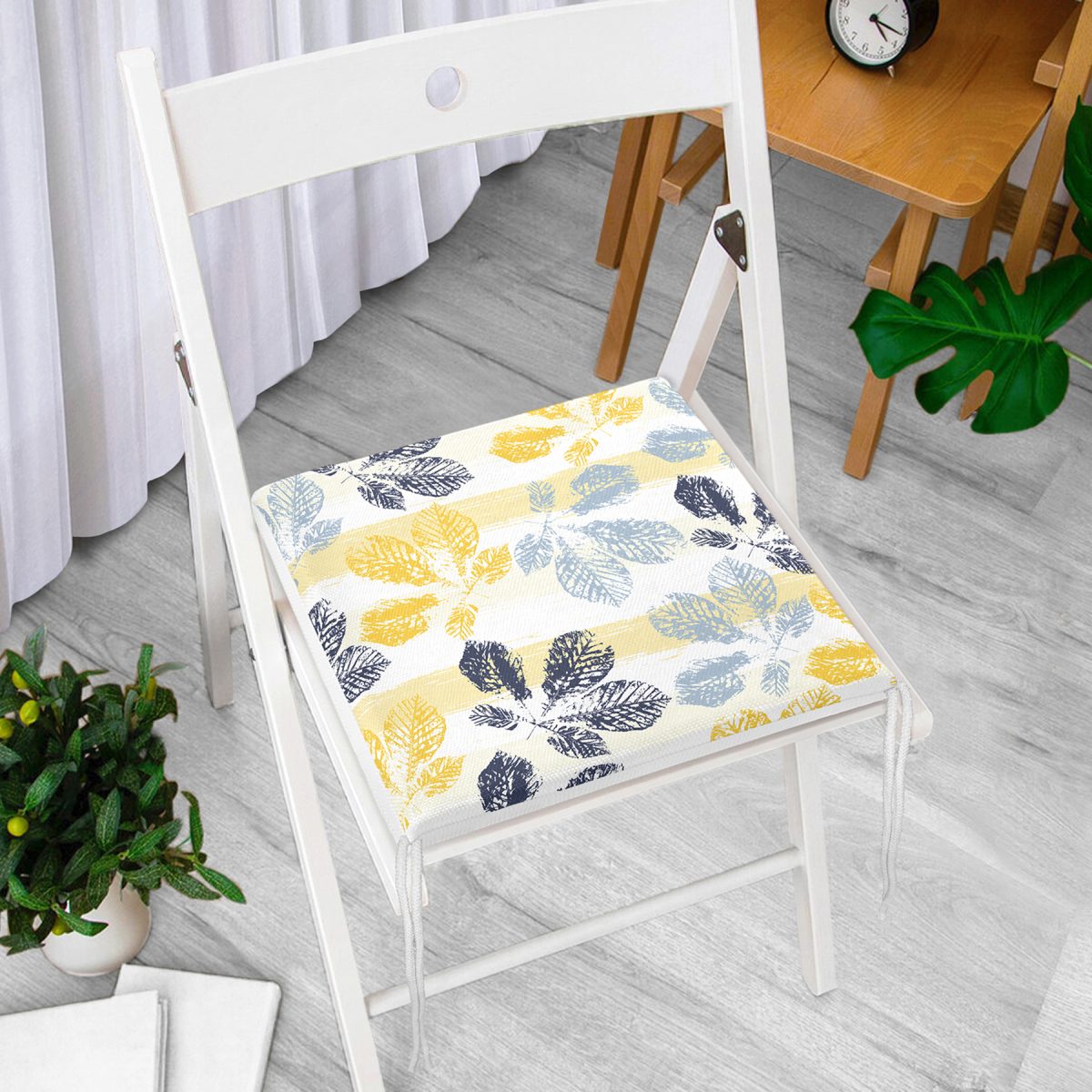 Beyaz Zemin Üzerinde Renkli Yaprak Desenli Dijital Baskılı Modern Fermuarlı Sandalye Minderi Realhomes