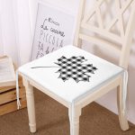 - Frm-8734-Beyaz-Zemin-Uzerinde-Siyah-Gri-Ekose-Desenli-Dijital-Baskili-Modern-Fermuarli-Sandalye-Minderi - Realhomes Beyaz Zemin Üzerinde Siyah Gri Ekose Desenli Dijital Baskılı Modern Fermuarlı Sandalye Minderi Realhomes