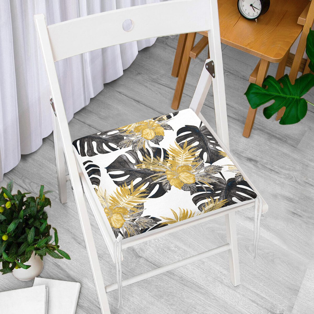 Beyaz Zemin Üzerinde Gold Detaylı Yaprak Desenli Dijital Baskılı Modern Fermuarlı Sandalye Minderi Realhomes