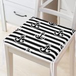 - Frm-8788-Beyaz-Zemin-Uzerinde-Siyah-Cizgili-Capa-Desenli-Dijital-Baskili-Modern-Fermuarli-Sandalye-Minderi - Realhomes Beyaz Zemin Üzerinde Siyah Çizgili Çapa Desenli Dijital Baskılı Modern Fermuarlı Sandalye Minderi Realhomes