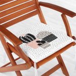 - Frm-8846-Beyaz-Zemin-Uzerinde-Siyah-Puantiyeli-Kaktus-Desenli-Dijital-Baskili-Modern-Fermuarli-Sandalye-Minderi - Realhomes Beyaz Zemin Üzerinde Siyah Puantiyeli Kaktüs Desenli Dijital Baskılı Modern Fermuarlı Sandalye Minderi Realhomes